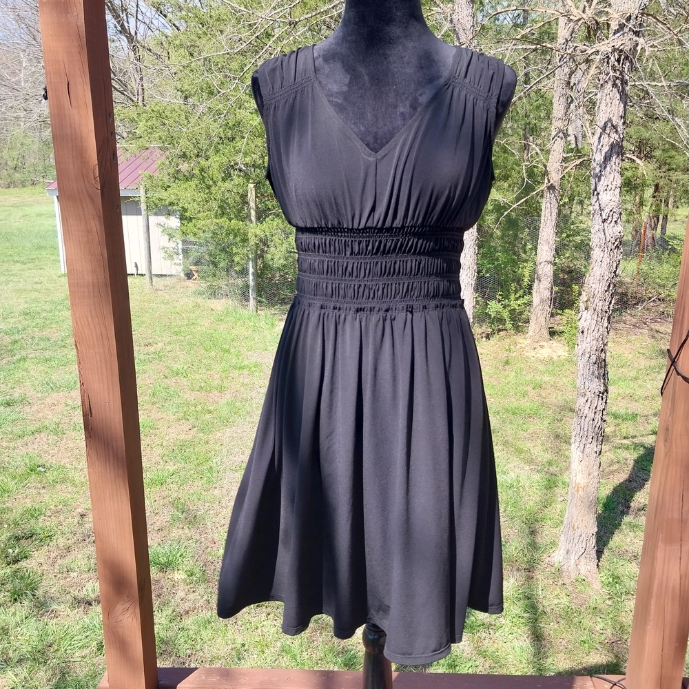 Adrienne Vittadini Black Sleeveless Smocked-Waist Midi Dress